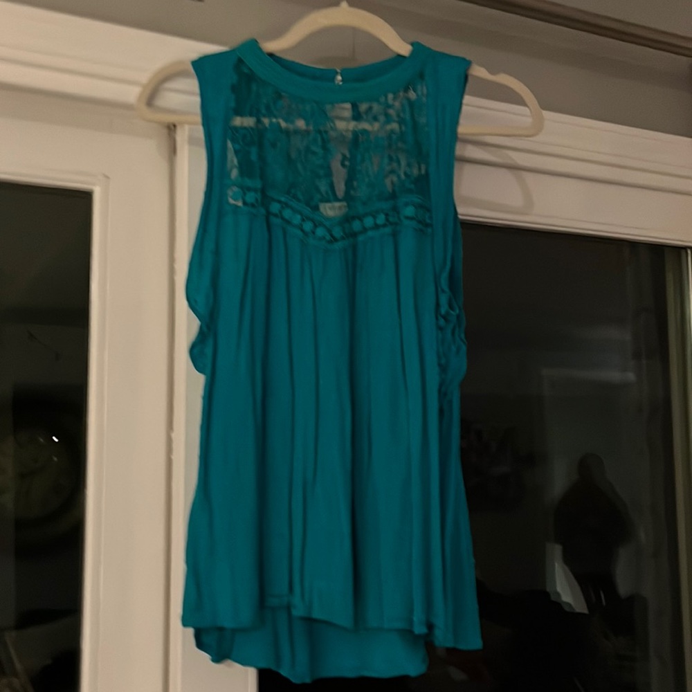 Sleeveless boutique top, turquoise, lace detail